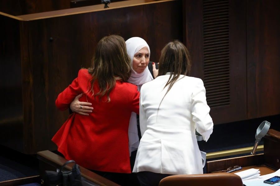 الكنيست تصادق نهائيا على اقتراح قانون رفض العمل في ساعات الليل لأحاديي الوالدين